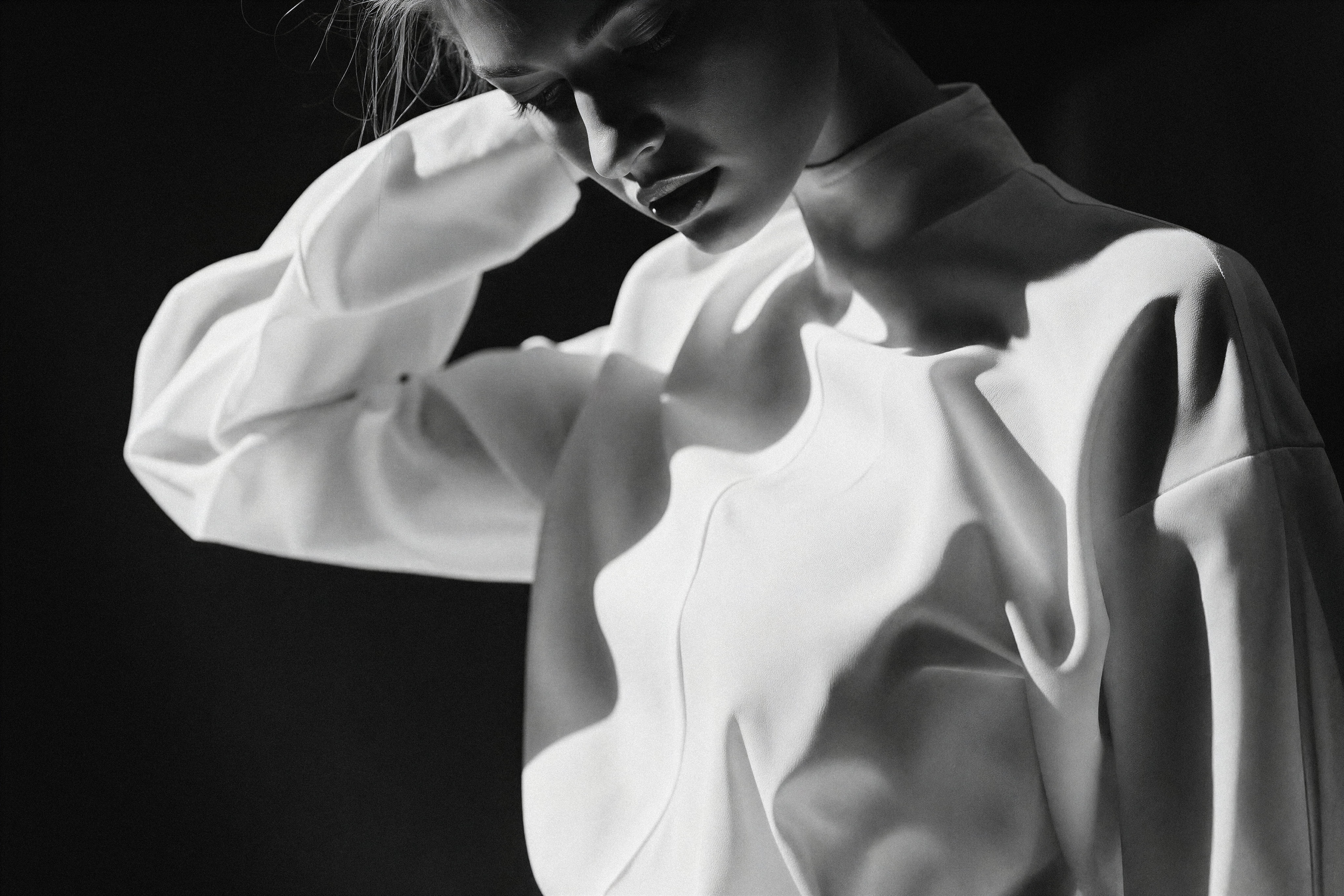 NOIR ELEGANCE, frame R17